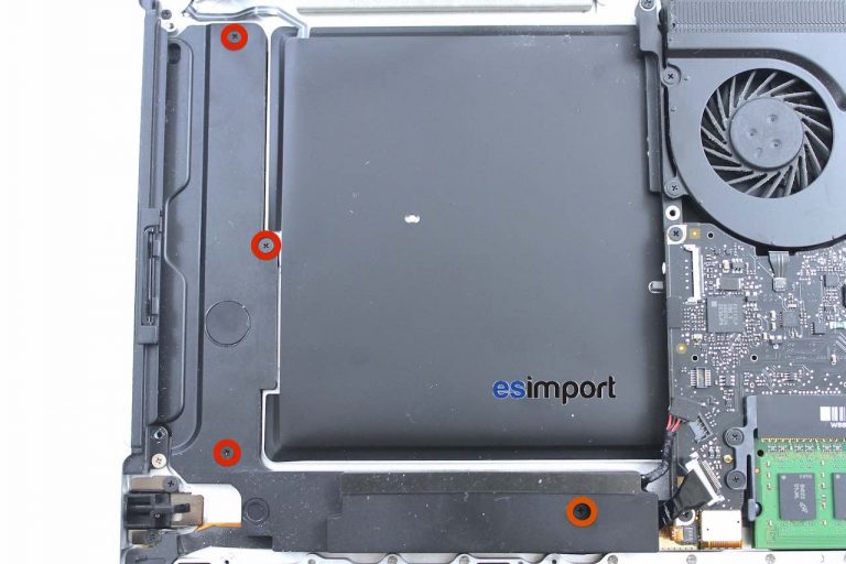 Changement du bloc Haut-Parleur/Basse sur MacBook 15″ A1286 modèle 2008
