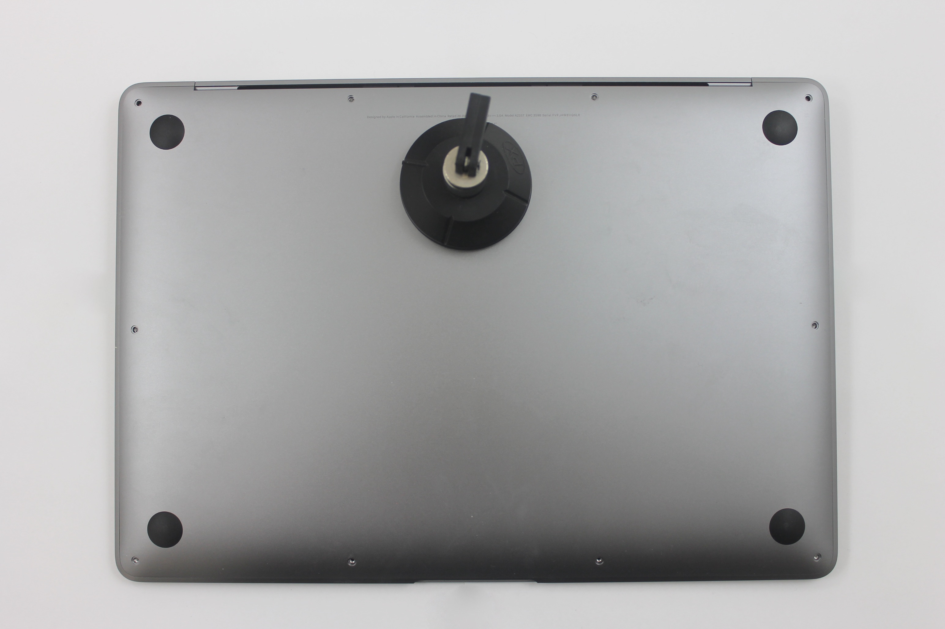 Changer le couvercle de fond MacBook a2337