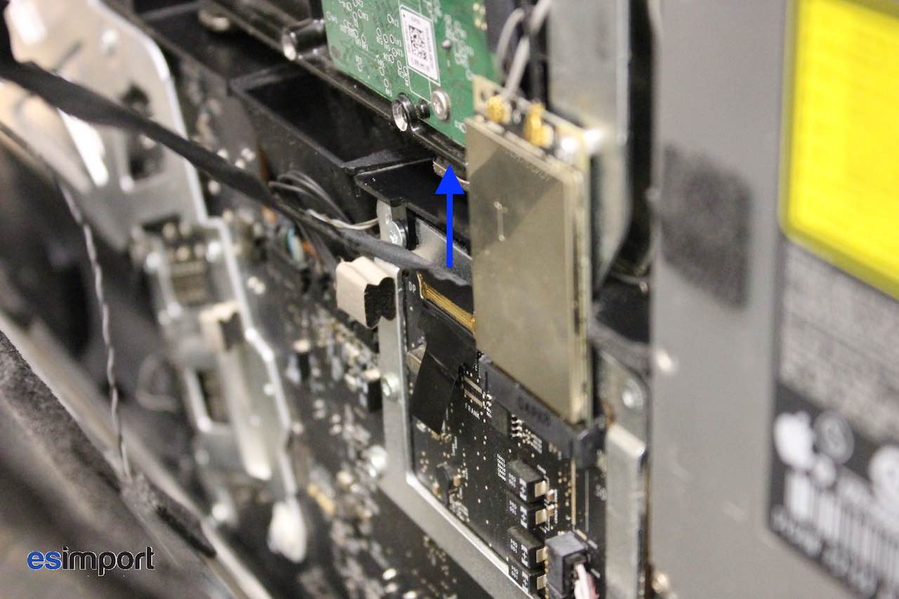 Démontage carte graphique sur iMac A1311 21.5″ mi 2009