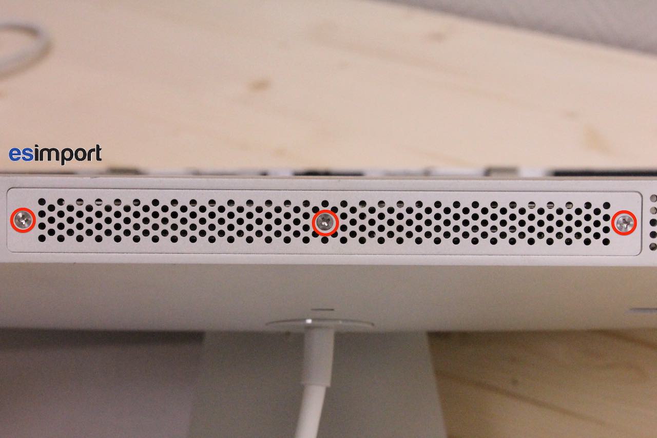 Démontage carte graphique sur iMac A1311 21.5″ mi 2009