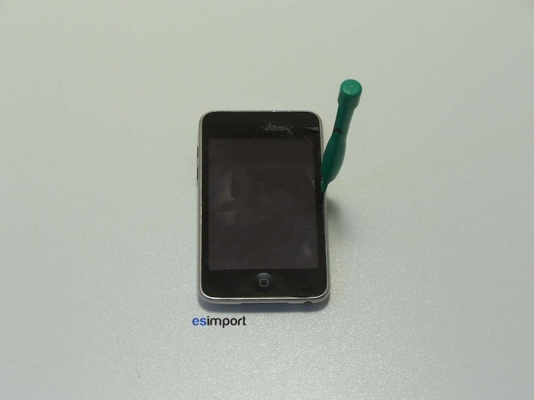 Démontage de l’écran tactile sur un iPod Touch 3
