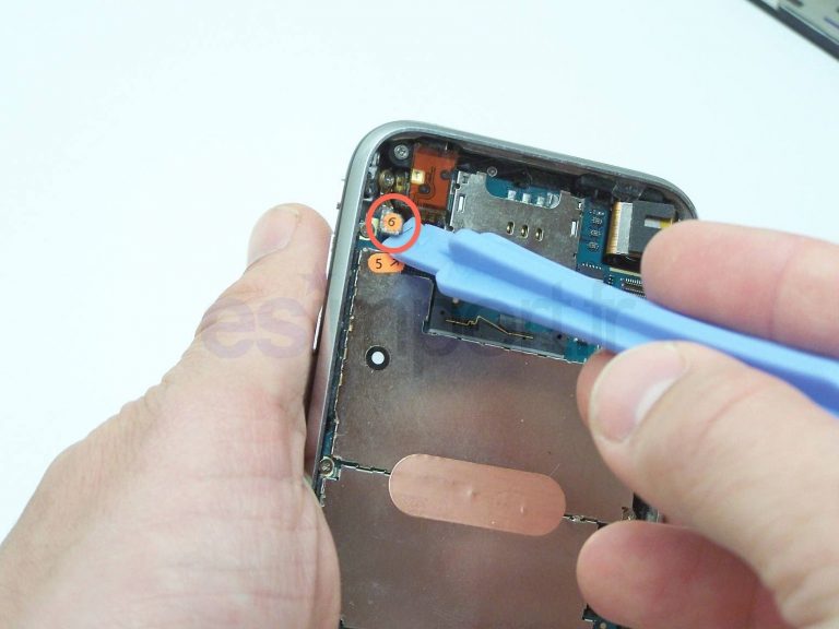 Remplacement de la coque arrière sur iPhone 3GS