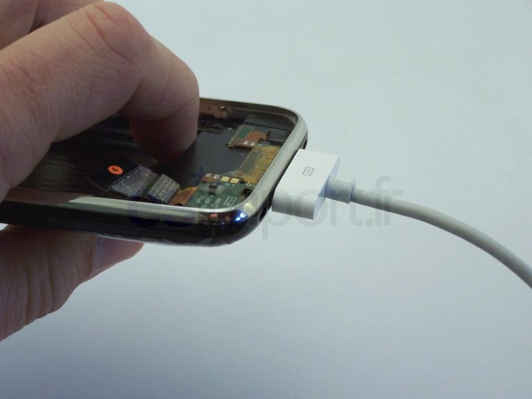 Remplacement du dock connecteur sur un iphone 3GS