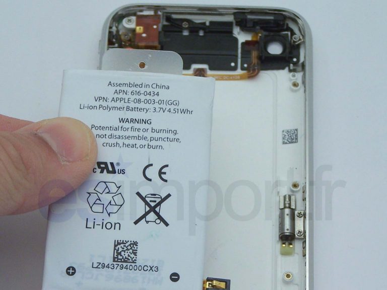 Changement de la batterie sur un iPhone 3GS