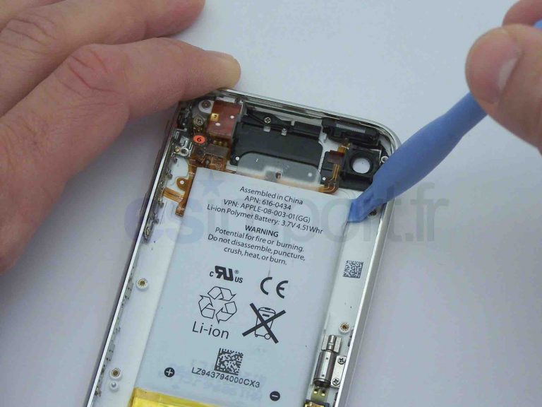 Changement de la batterie sur un iPhone 3GS