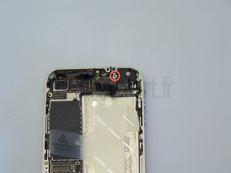 Changement de la carte-mère sur un iPhone 4