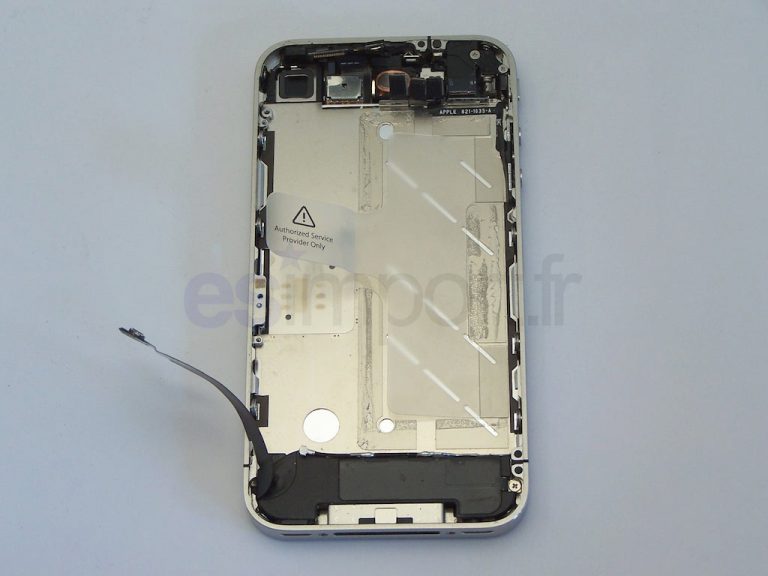 Remplacement du bloc haut-parleur/antenne GSM sur un iPhone 4