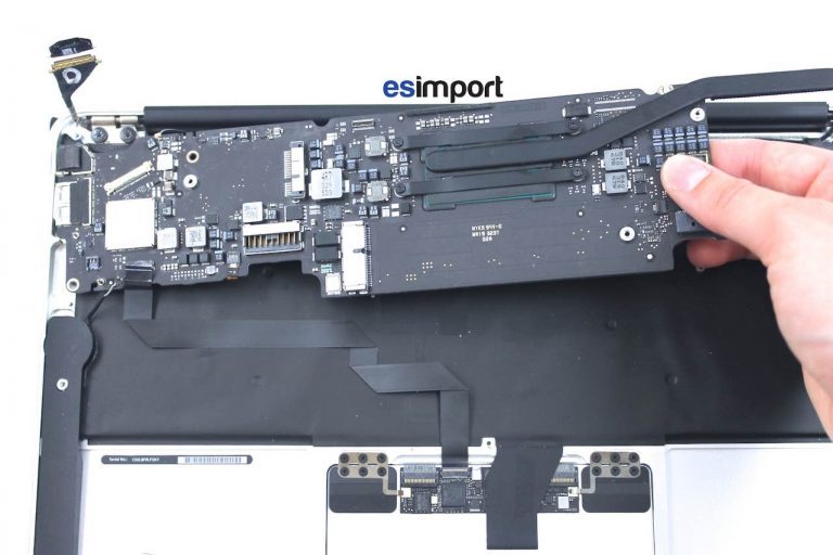 Démontage de la carte-mère sur MacBook Air 11″ A1465 (mi 2013)