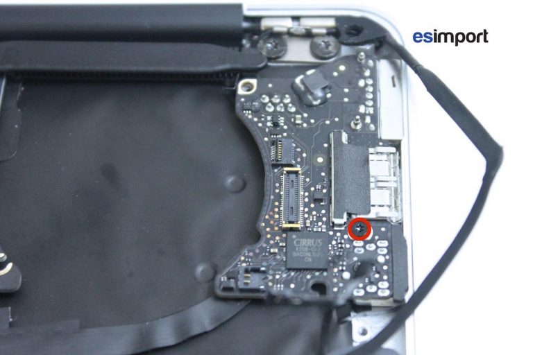 Démontage de la carte-mère sur MacBook Air 11″ A1465 (mi 2013)