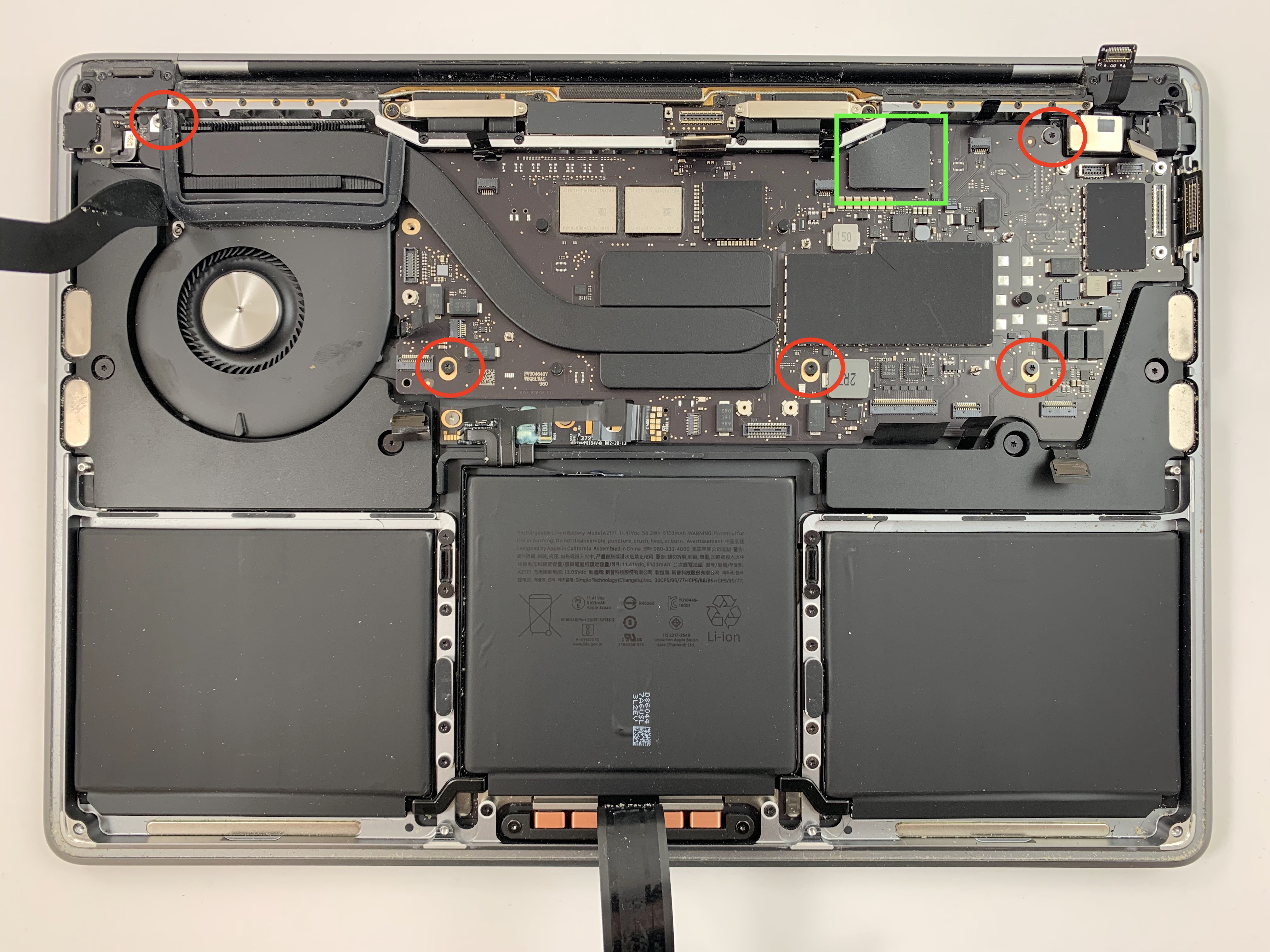 Démonter la carte mère MacBook A2338