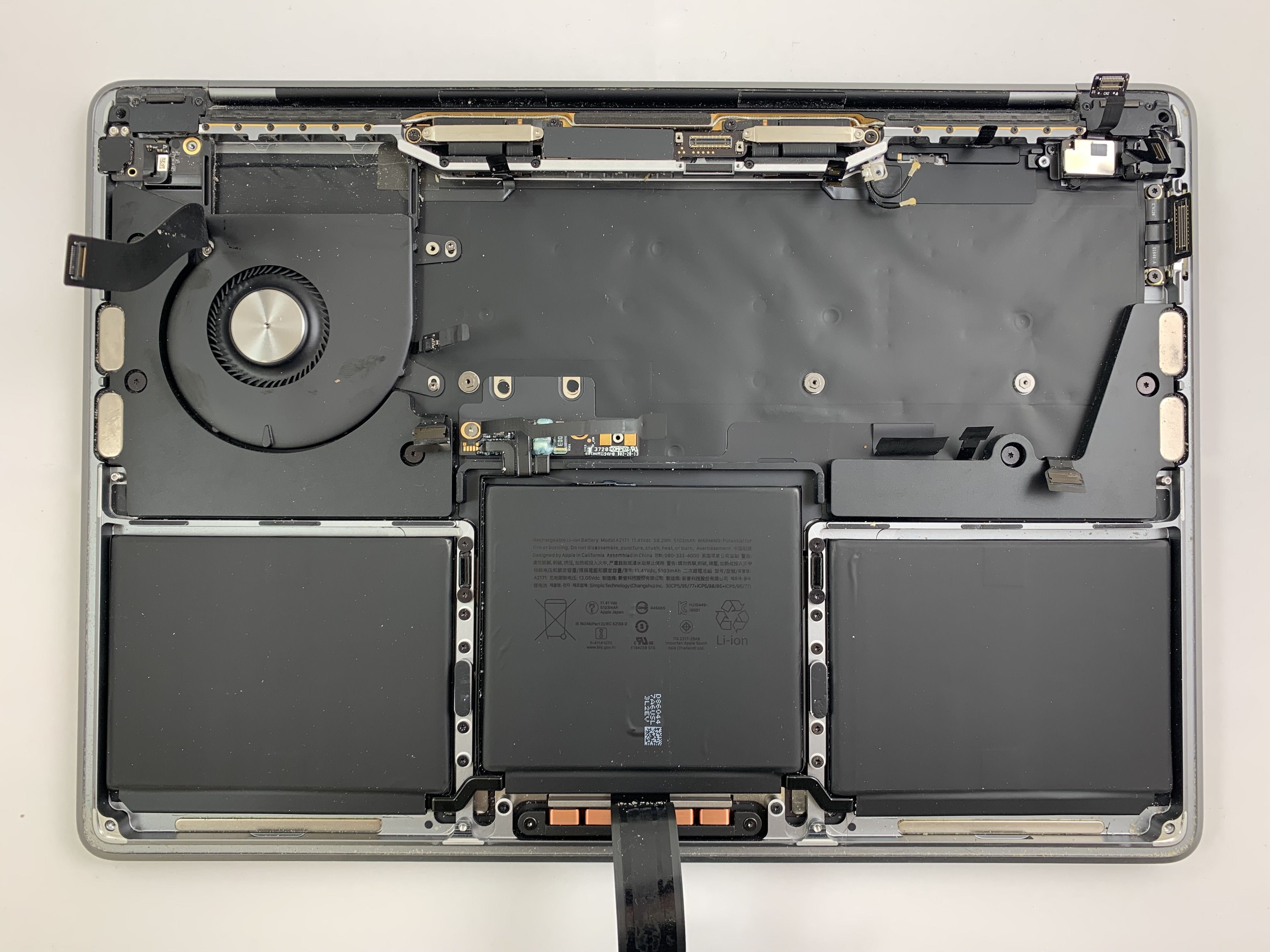 Démonter la carte mère MacBook A2338