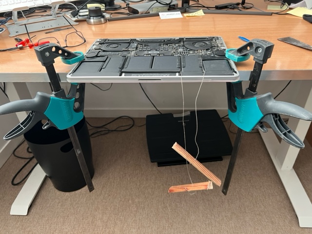 décoller une batterie collée