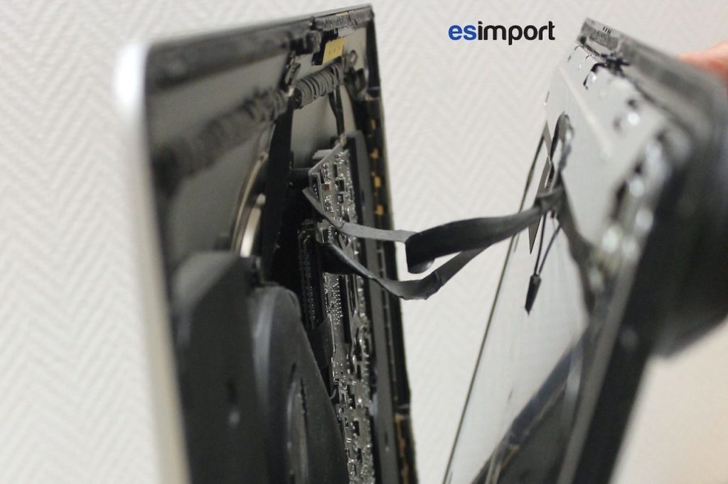 07-ATTENTION-CABLES-LVDS-RETRO-ECLAIRAGE