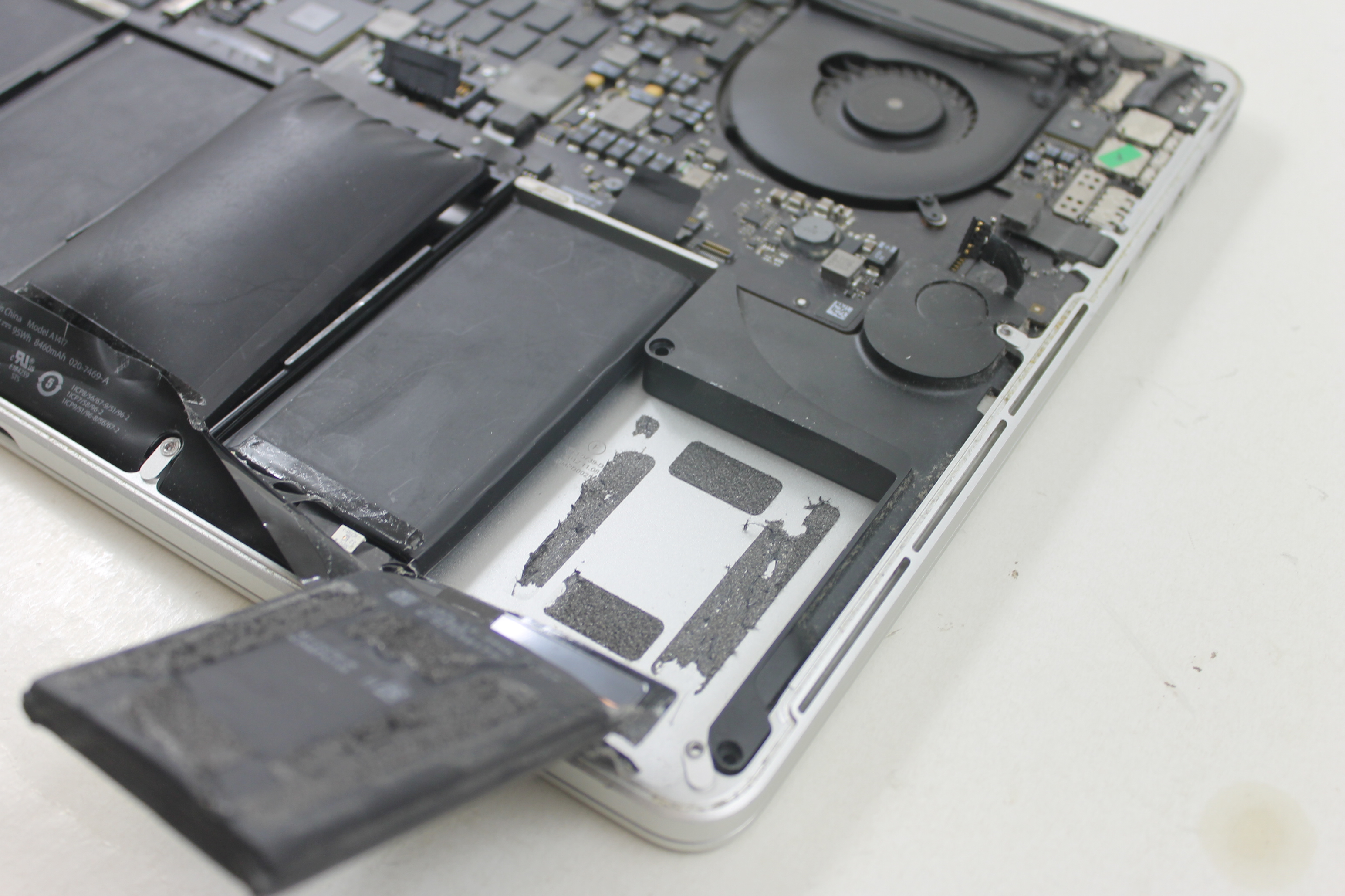 batterie gonflée sur macbook A1398