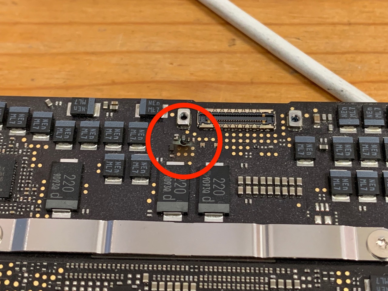 défaut composant carte-mère macbook pro 16