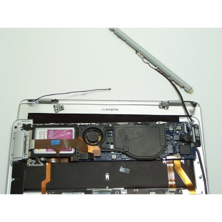 changement LCD et câble vidéo macbook air 13" A1278