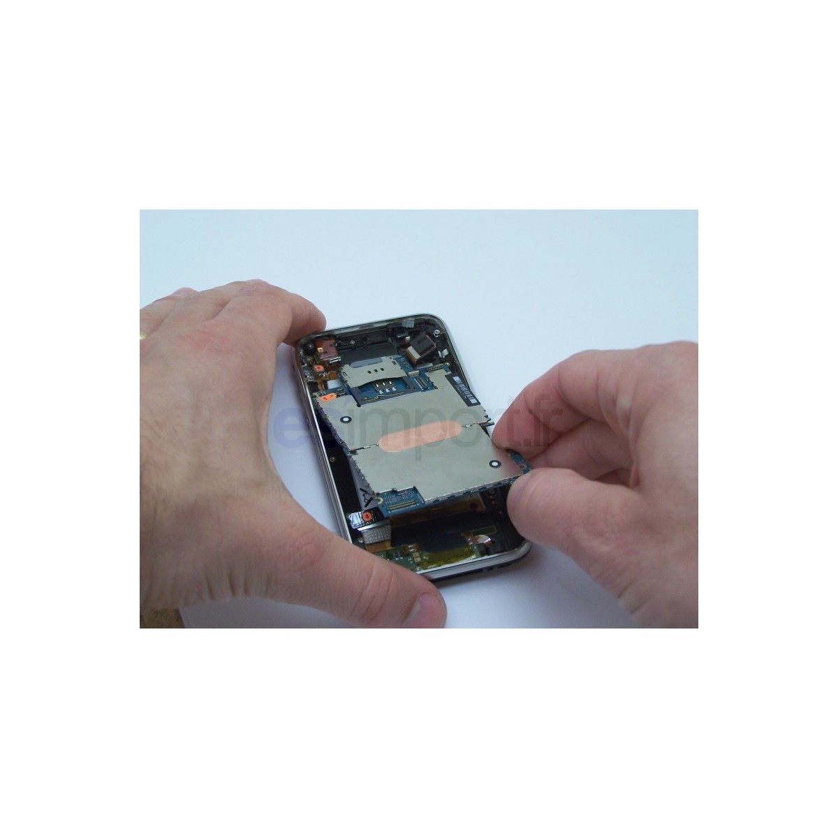 Changement de la carte-mère sur un iPhone 3G