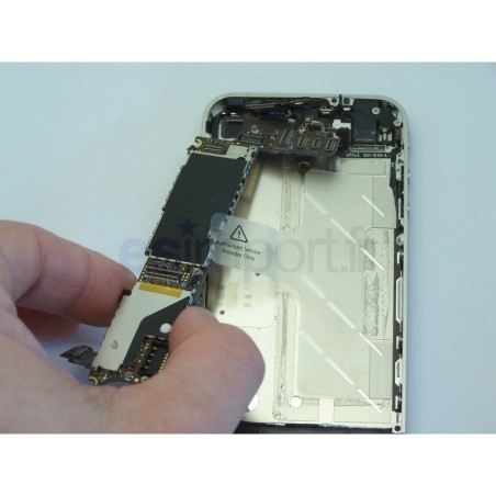 Démontage et remplacement de la carte-mère d’un iphone 4