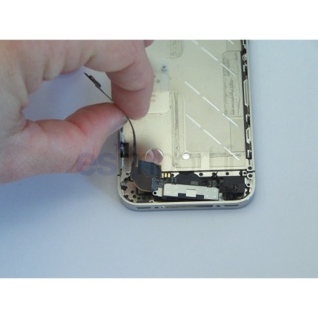 Démontage et remplacement de la nappe USB d’un iphone 4