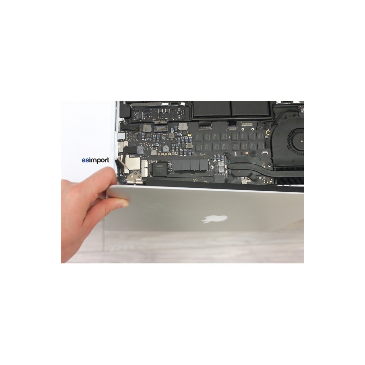 Changement d'ensemble écran macbook rétina A1502